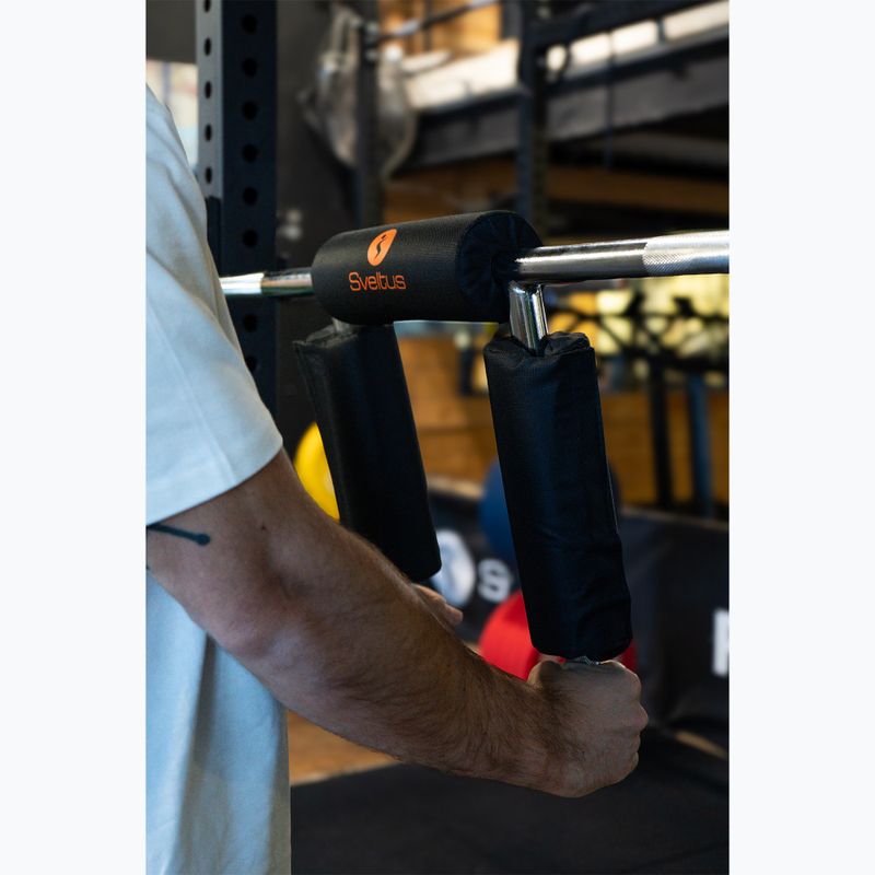 Olympijská osa na drepy + 2 svorky Sveltus Safety Squat Bar chrome/black 5