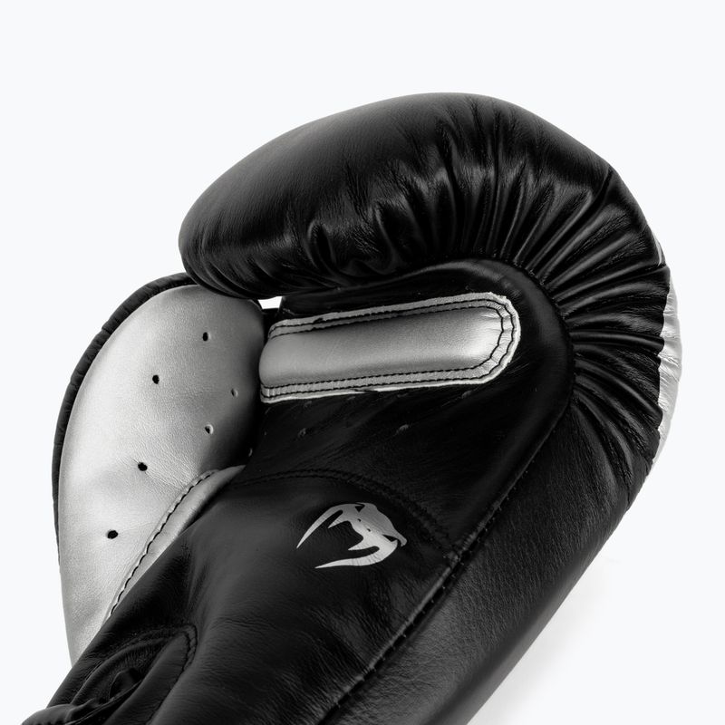 Venum Giant 3.0 čierno-strieborné boxerské rukavice 2055-128 5