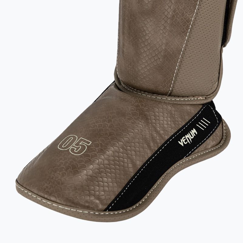 Chrániče holení a chodidiel Venum Impact Evo Scales Shinguards brown 5