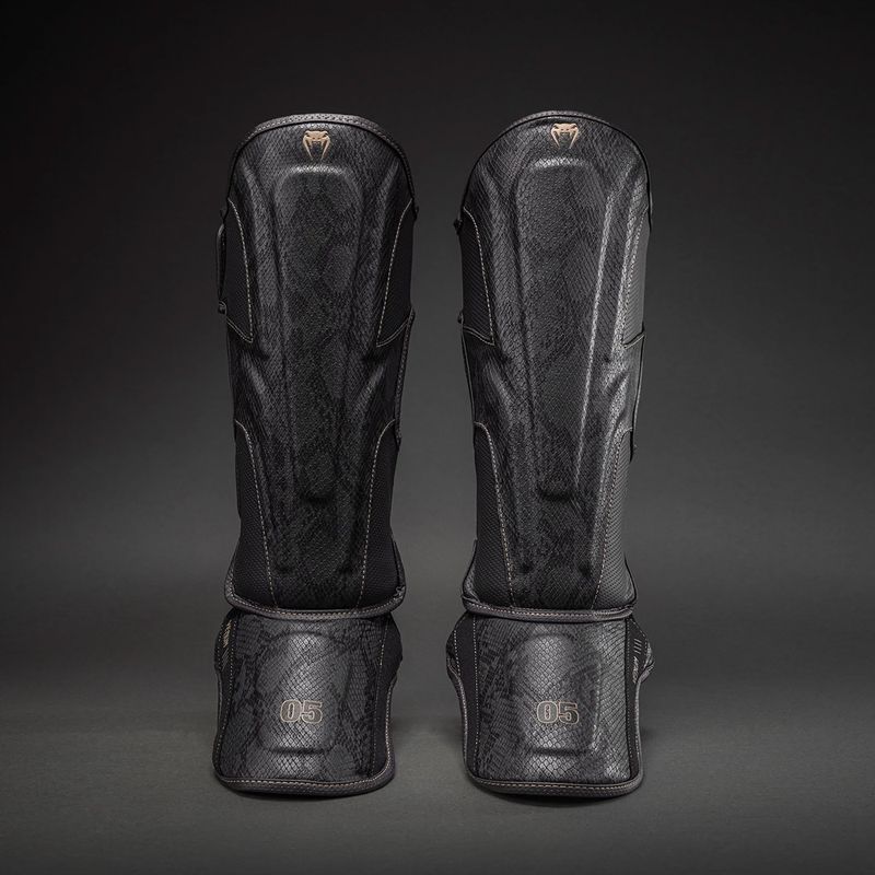 Chrániče holení a chodidiel Venum Impact Evo Scales Shin dark grey 2