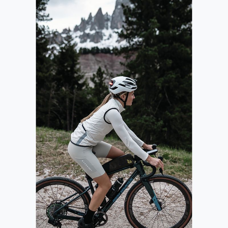 Cyklistická prilba ABUS Taipan LED shiny white 7
