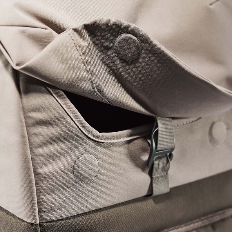 Mestský batoh deuter UP Sydney 22 l stone/pepper 11