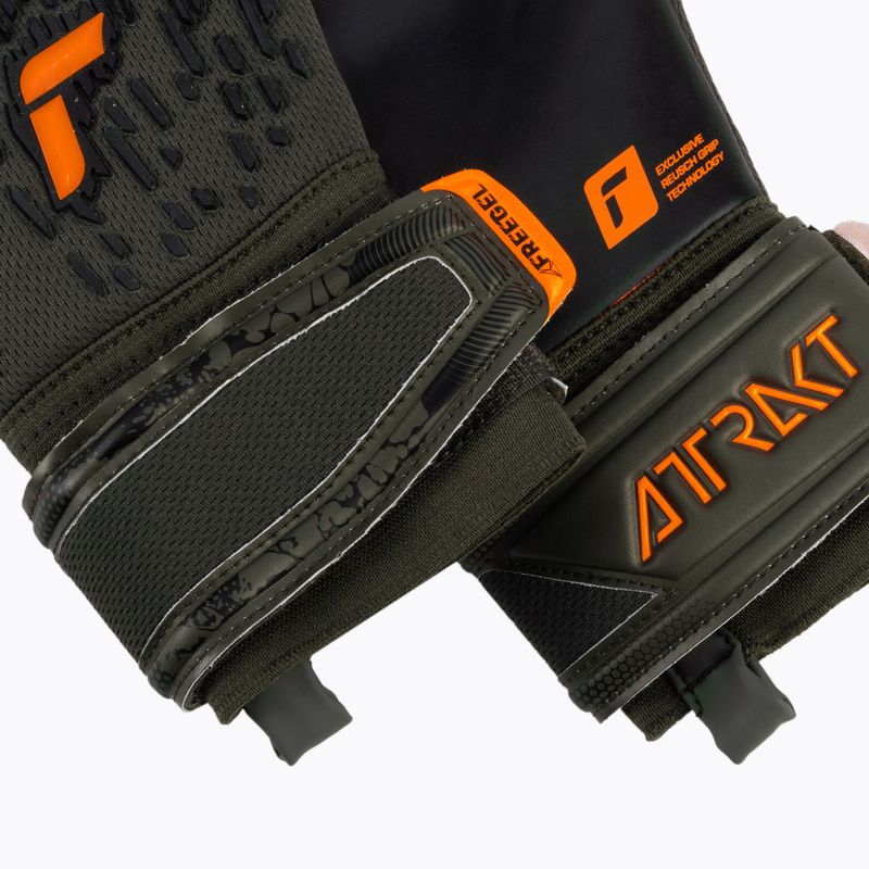 Reusch Attrakt Freegel Strieborné zeleno-oranžové brankárske rukavice 4