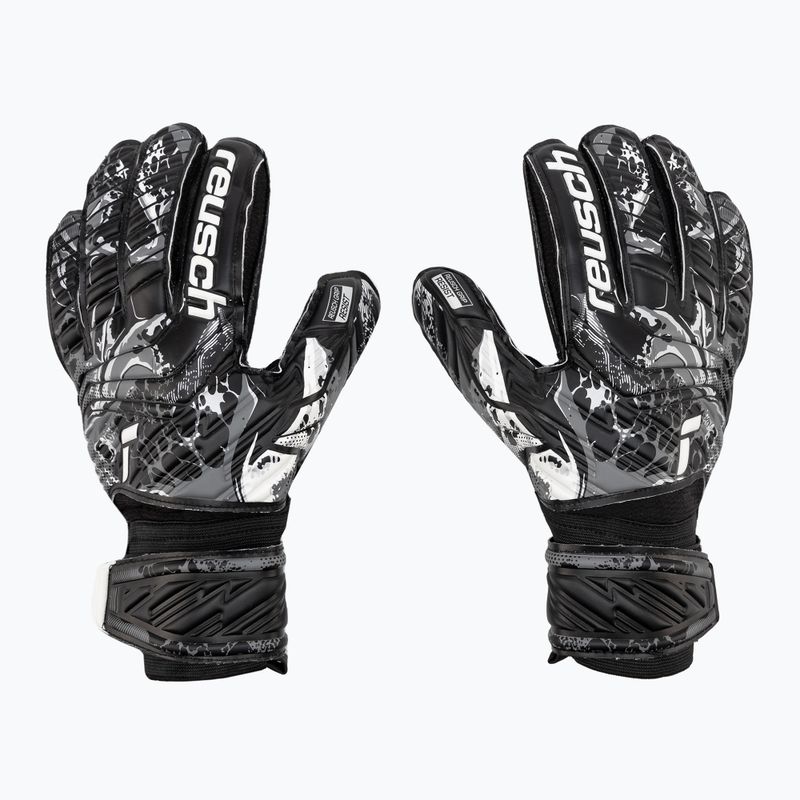 Reusch Attrakt Resist brankárske rukavice čierne 5370615-7700