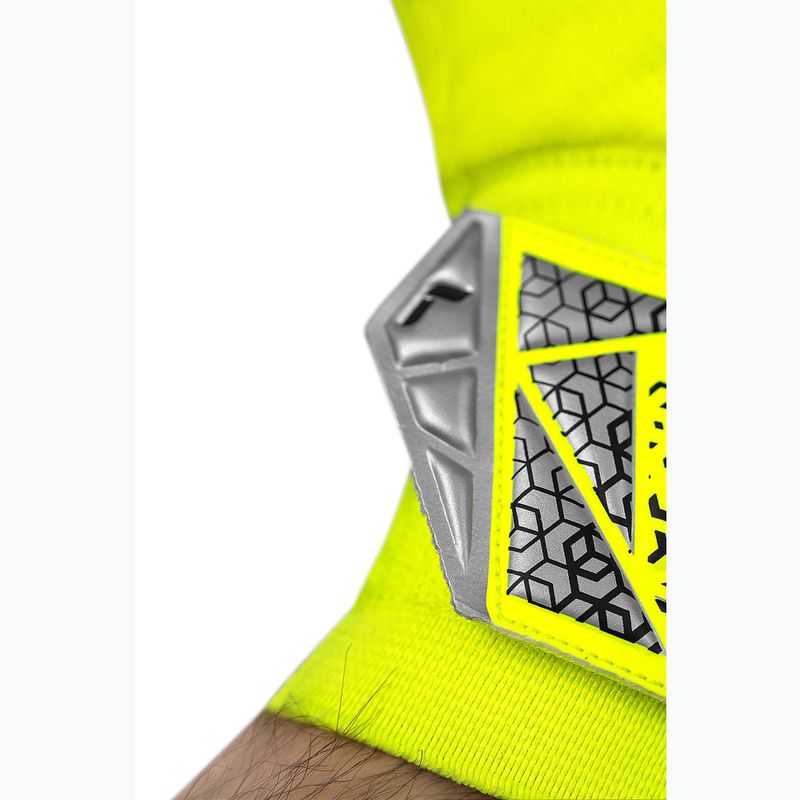 Reusch Attrakt Starter Solid bezpečnostné žlto-strieborné brankárske rukavice 7