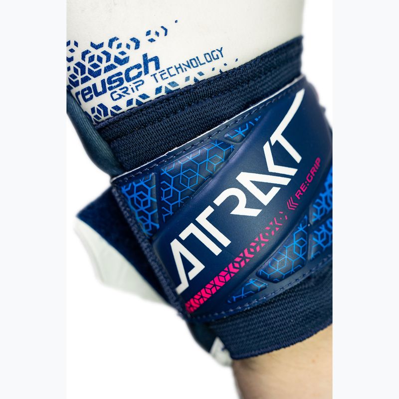 Reusch Attrakt RE:GRIP modré/ružové/biele brankárske rukavice 8