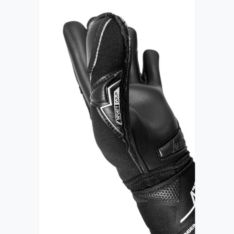 Brankárske rukavice Reusch Attrakt Freegel Infinity Finger Support 5670730-7700 black 5
