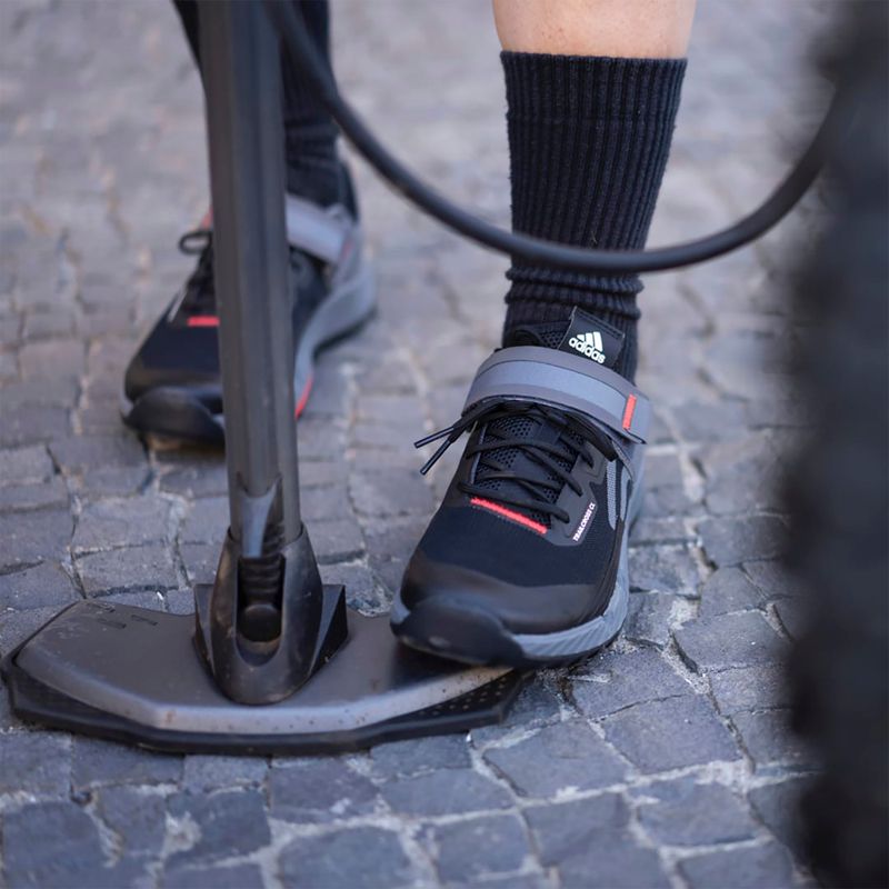 Dámska MTB cyklistická obuv adidas FIVE TEN Trailcross Clip In core black/grey three/red 15