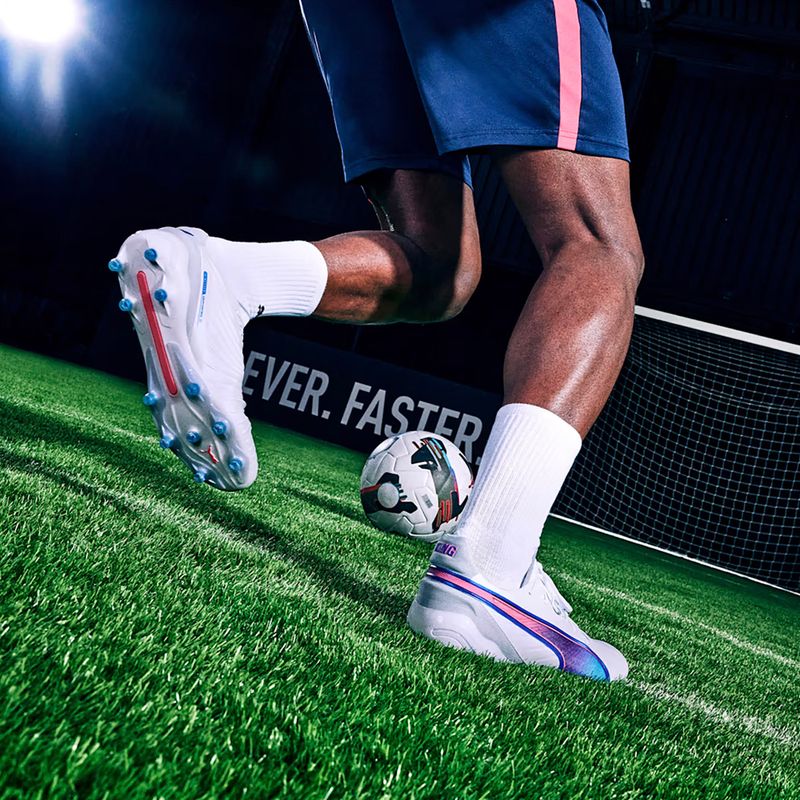 Futbalová obuv/ kopačky PUMA King Ultimate FG/AG puma white/bluemazing/flat light grey/sunset glow 11