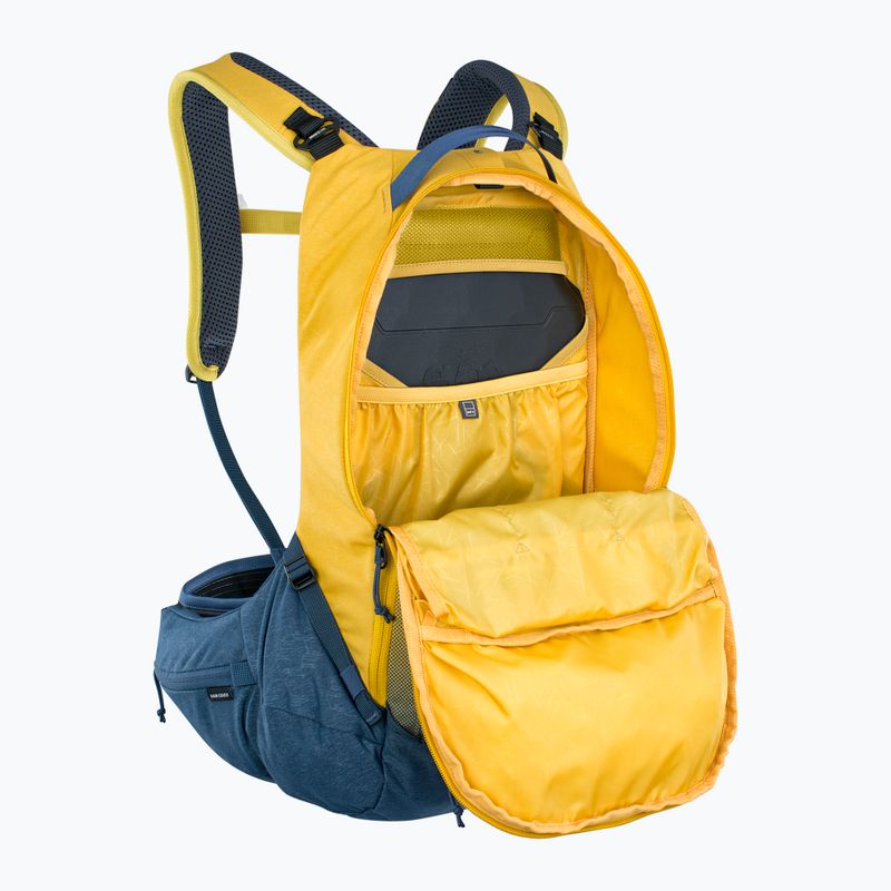 Cyklistický batoh EVOC Trail Pro 16 l curry/denim 5