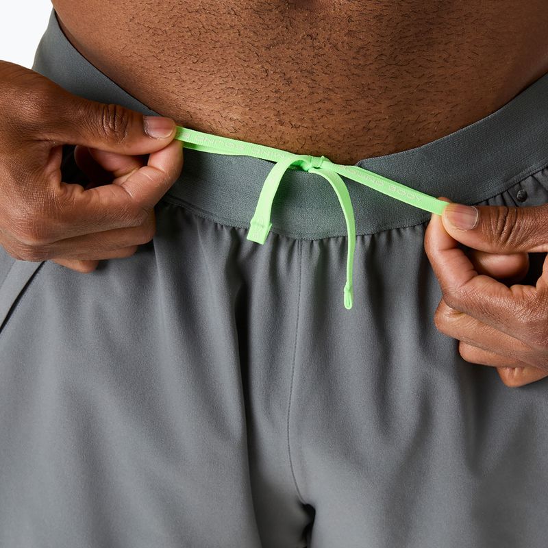 Pánske bežecké šortky ASICS Road 2N1 5IN clay grey/steel grey/illuminate green 10