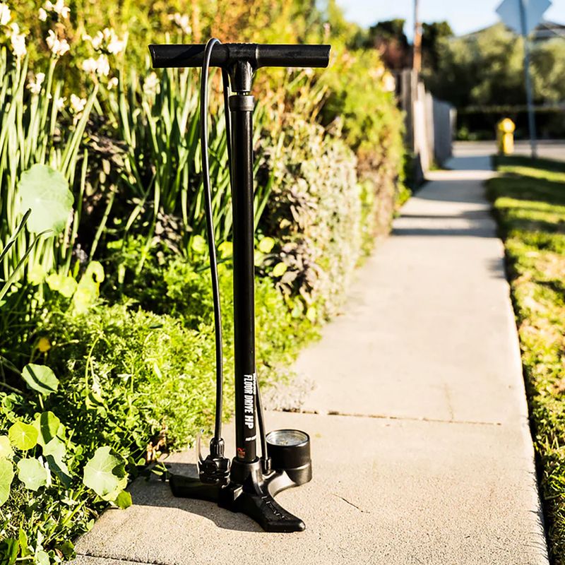 Pumpa na bicykel Lezyne Macro Floor Drive DV 220psi flat black 5