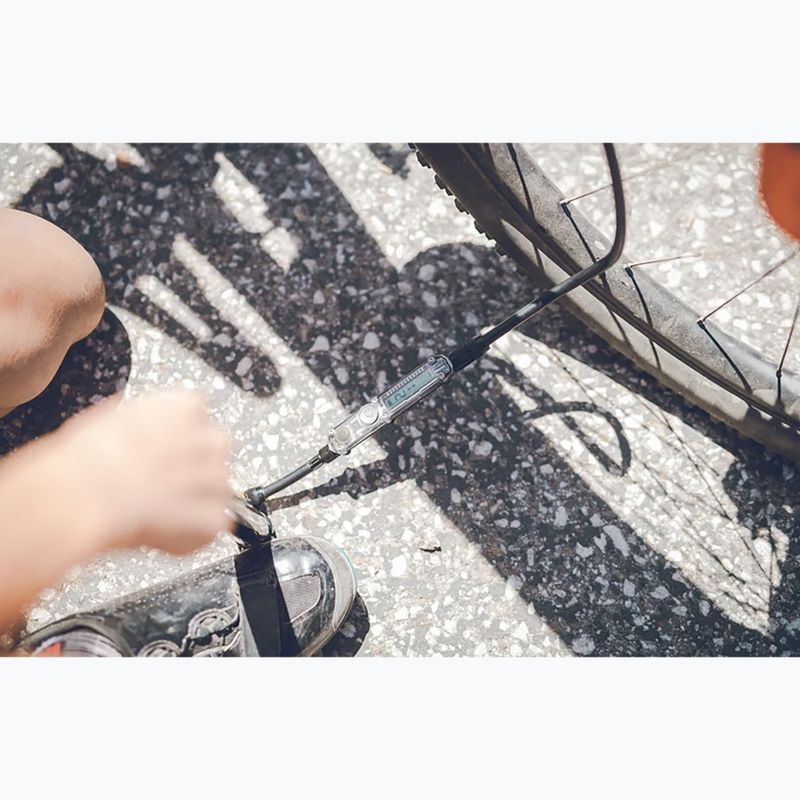 Pumpa na bicykel Lezyne Micro Floor Drive Digital HVG 90psi gloss black 3