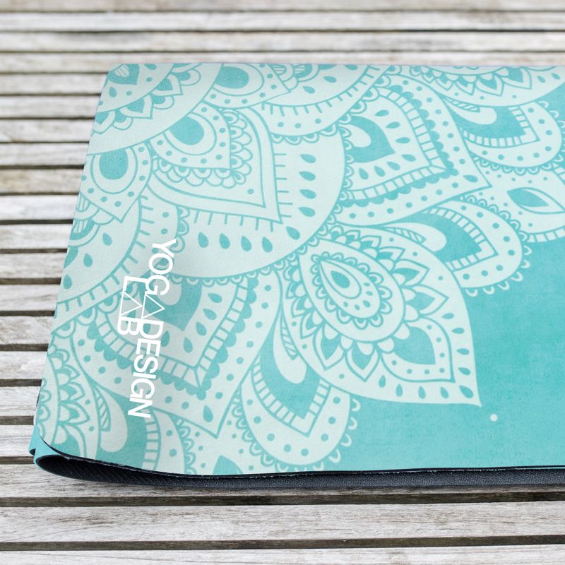 Yoga Design Lab Combo cestovná podložka na jogu 1,5 mm modrá Mandala tyrkysová 12