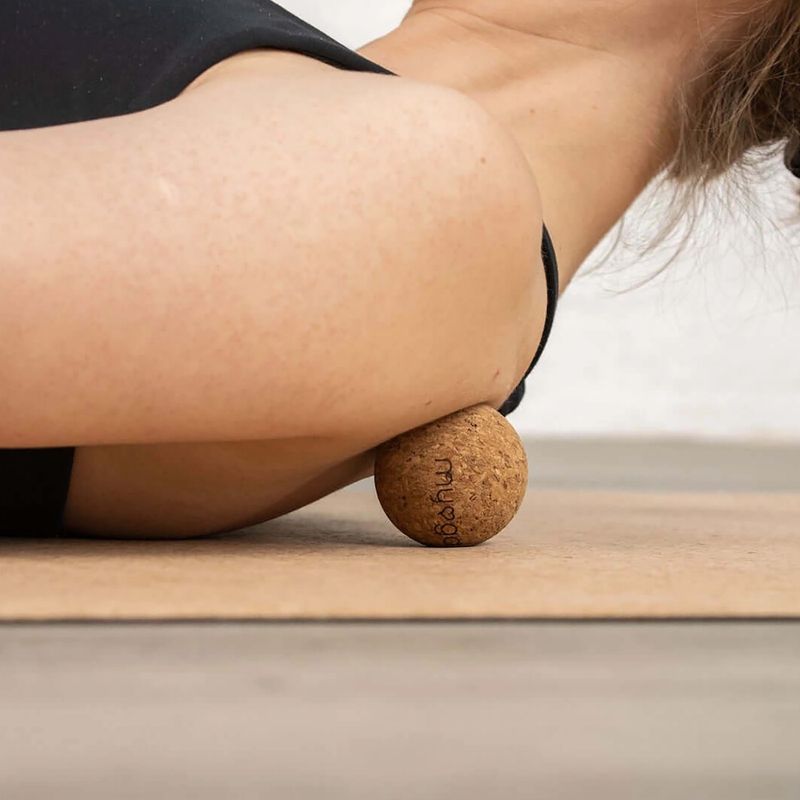 Masážna loptička Myga 5 cm brown 5