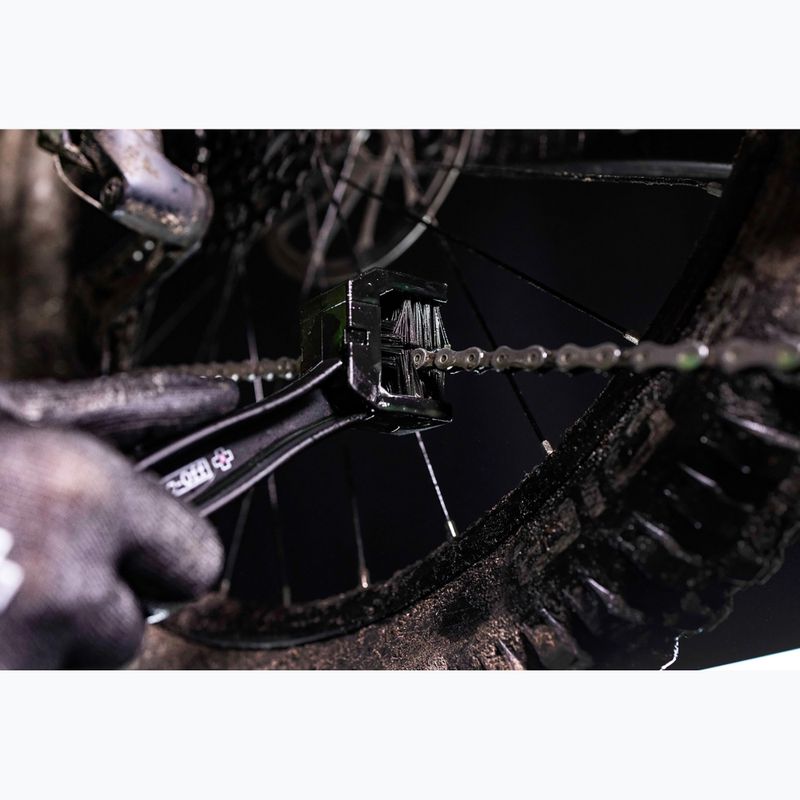 Kefa na čistenie reťaze Muc-Off Bicycle Chain Brush 2