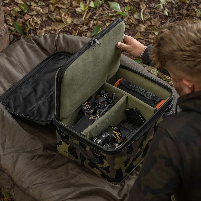 Taška na elektroniku Avid Carp Stormshield Pro Techpack Standard 5