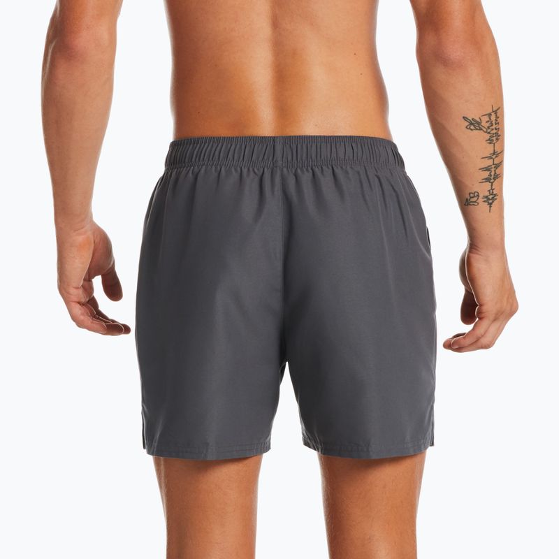 Pánske plavecké šortky Nike Essential 5" Volley sivé NESSA560-018 2