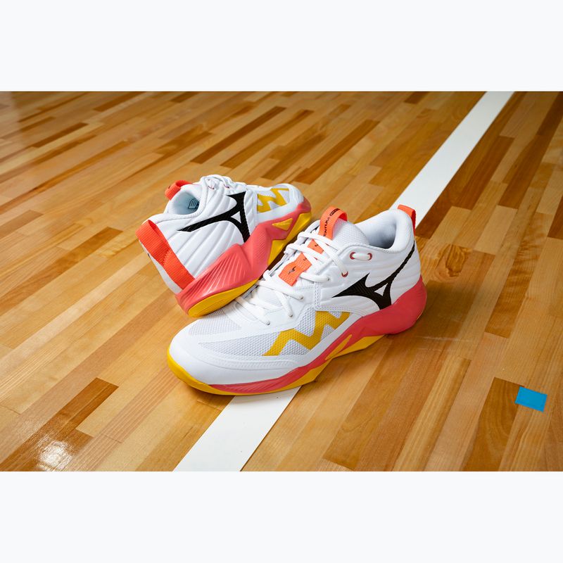 Volejbalové topánky Mizuno Wave Momentum Pro white/fiery coral 2/citrus 7