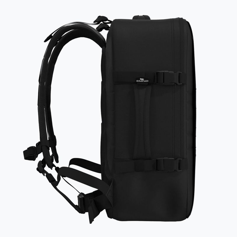 CabinZero Military 44 l turistický batoh absolute black 5