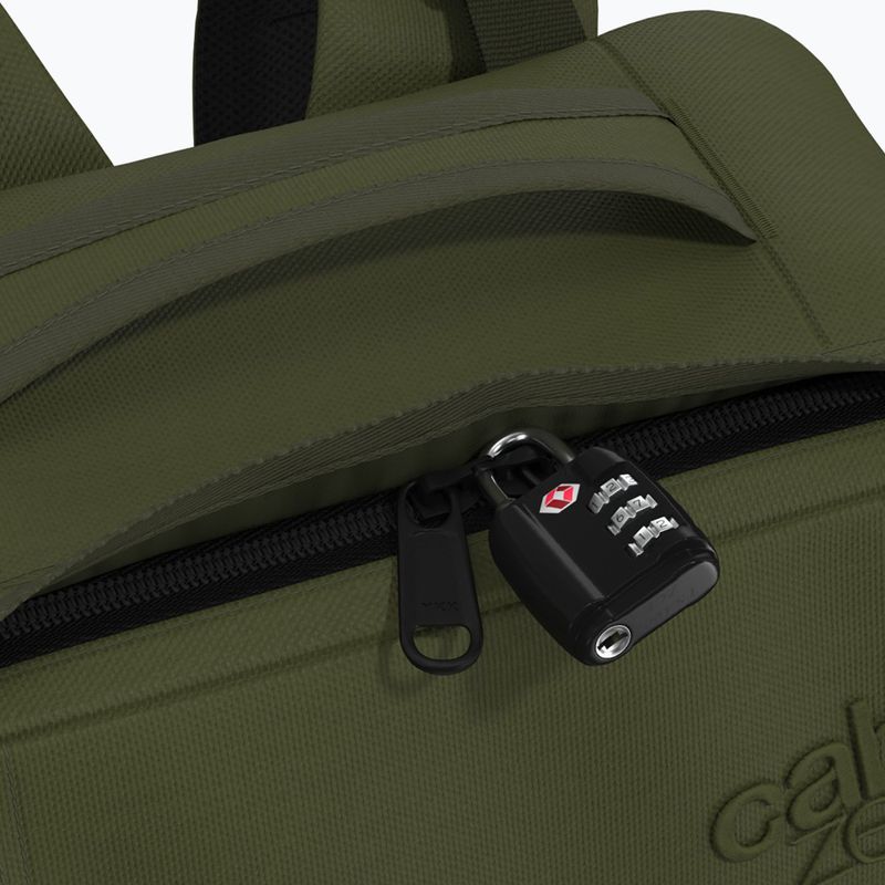 CabinZero Military 44 l zelený turistický batoh 8