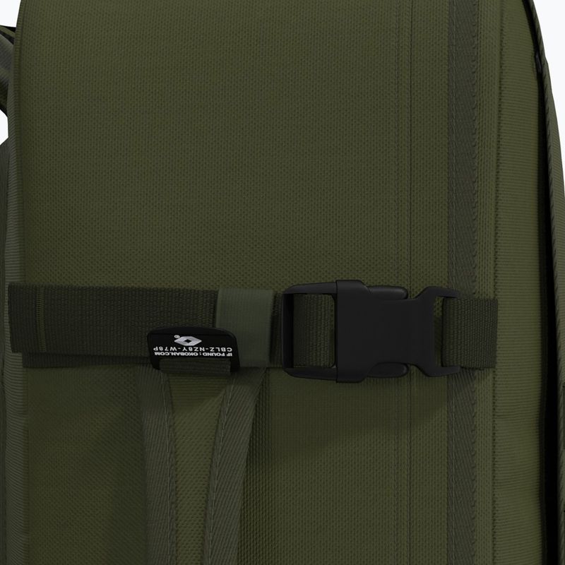 CabinZero Military 44 l zelený turistický batoh 9