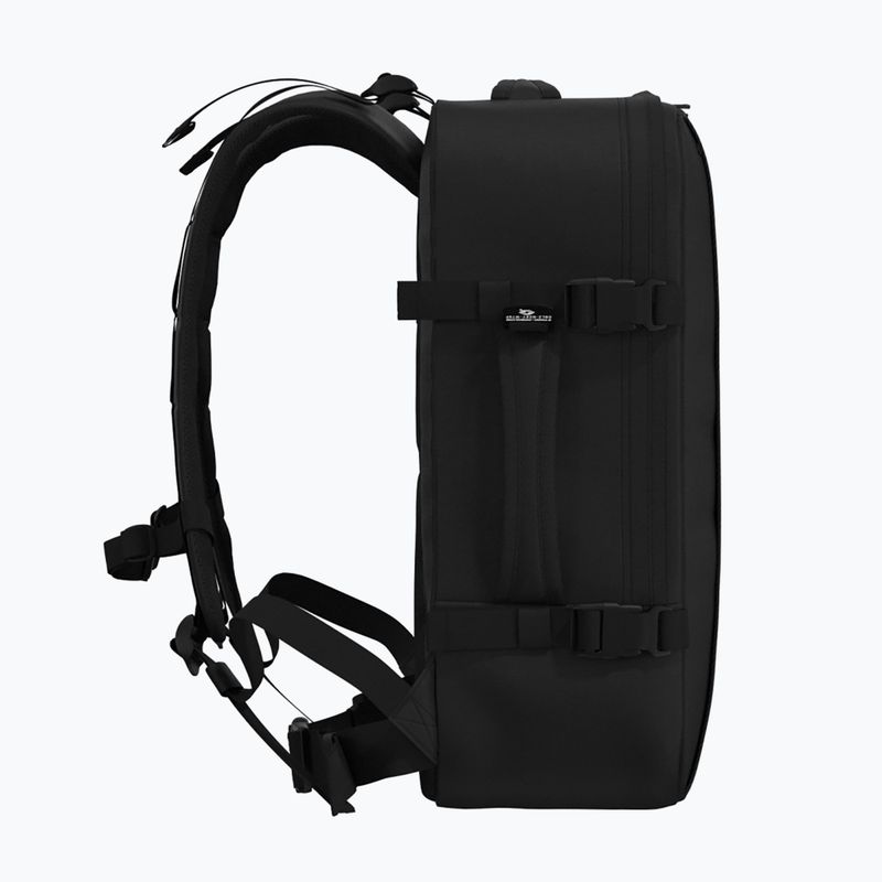 CabinZero Military 36 l turistický batoh absolute black 5