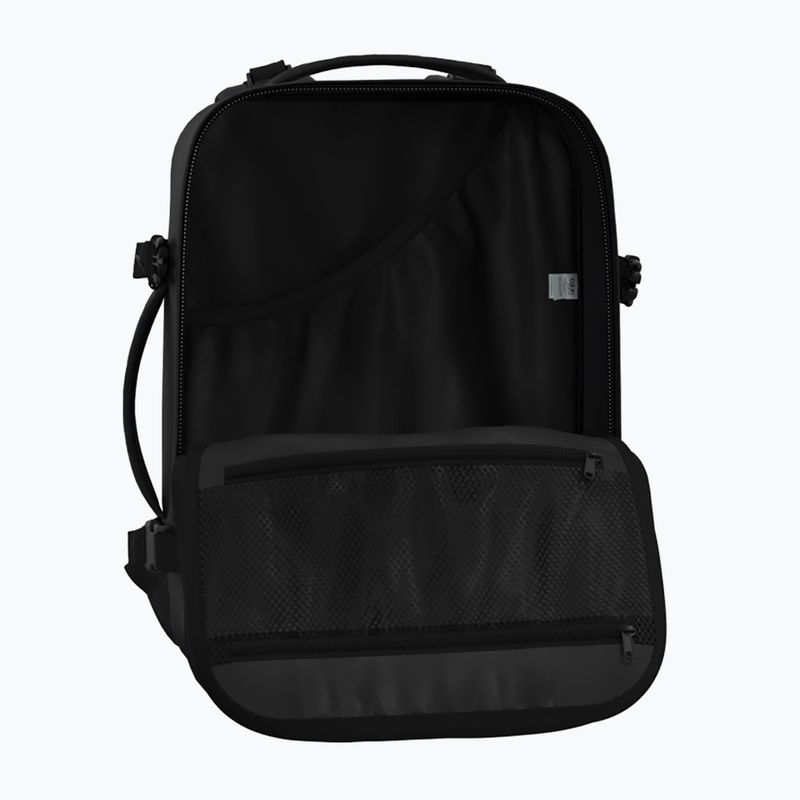 CabinZero Military 28 l turistický batoh absolute black 7