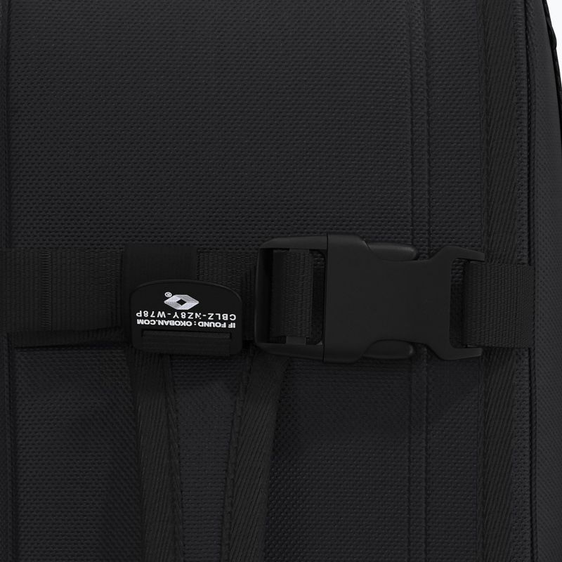 CabinZero Military 28 l turistický batoh absolute black 9
