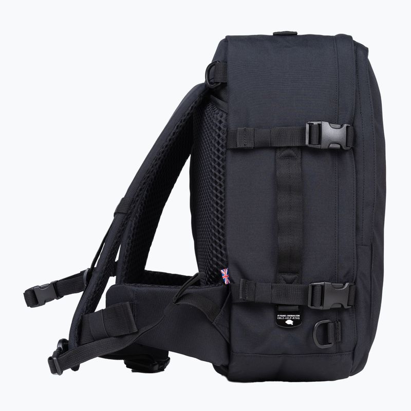 CabinZero Classic Pro 32 l absolútne čierny turistický batoh 6