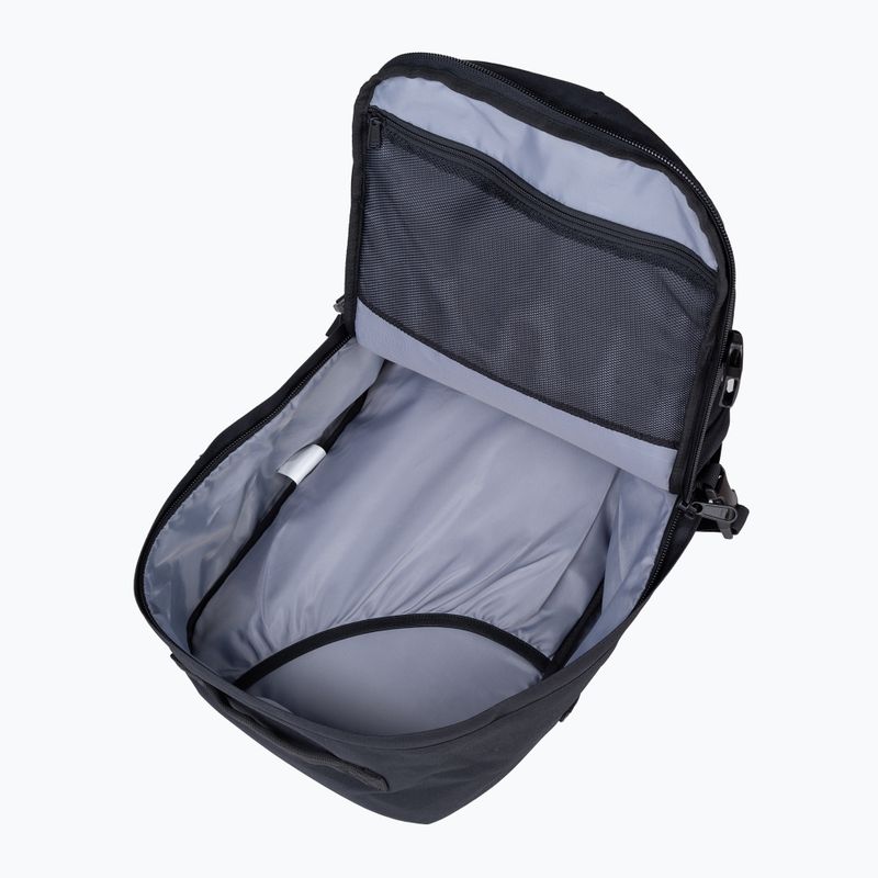 CabinZero Classic Pro 32 l absolútne čierny turistický batoh 9