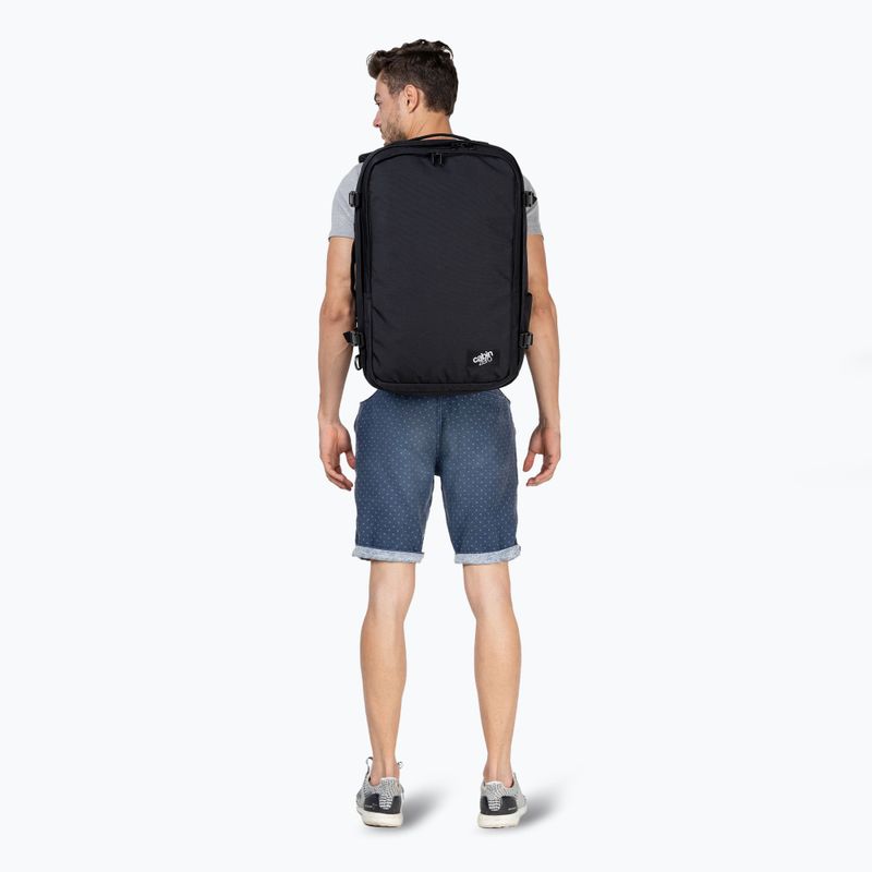 CabinZero Classic Pro 42 l absolútne čierny turistický batoh 10