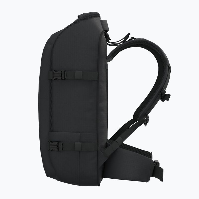CabinZero Adventure 42 l turistický batoh absolute black 6