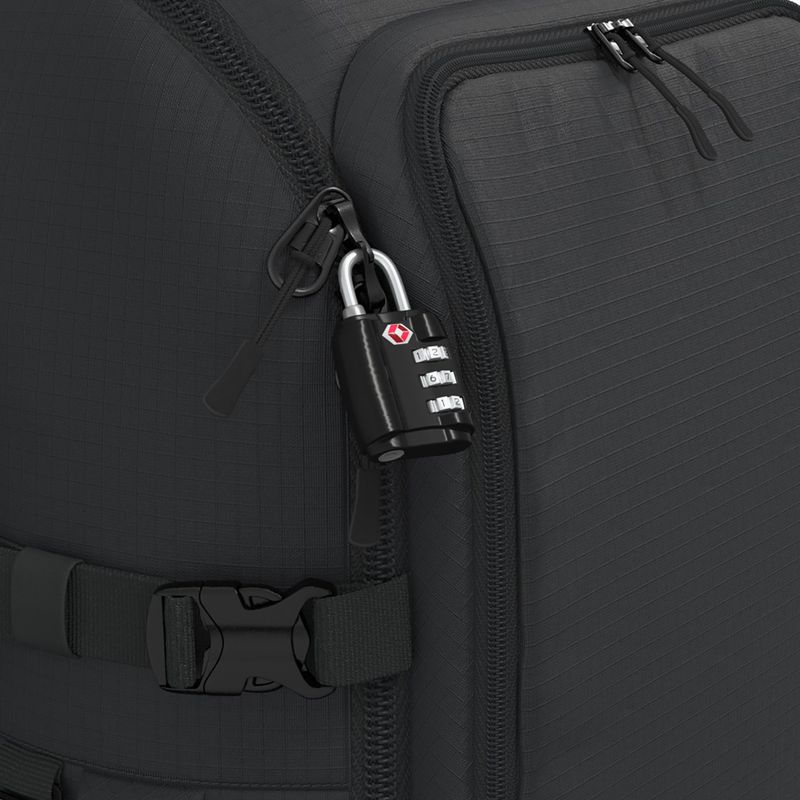 CabinZero Adventure Pro 42 l absolútne čierny turistický batoh 10