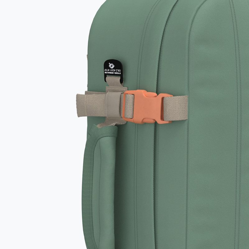 CabinZero Classic 44 l sage forest turistický batoh 10