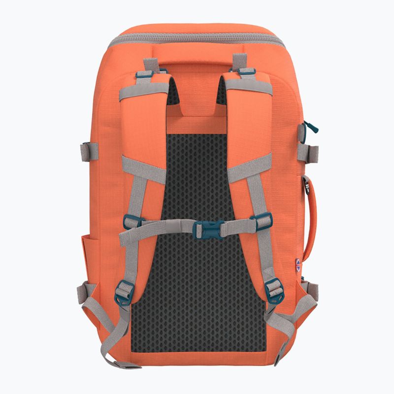 CabinZero Adventure 32 l moroccan sands turistický batoh 3