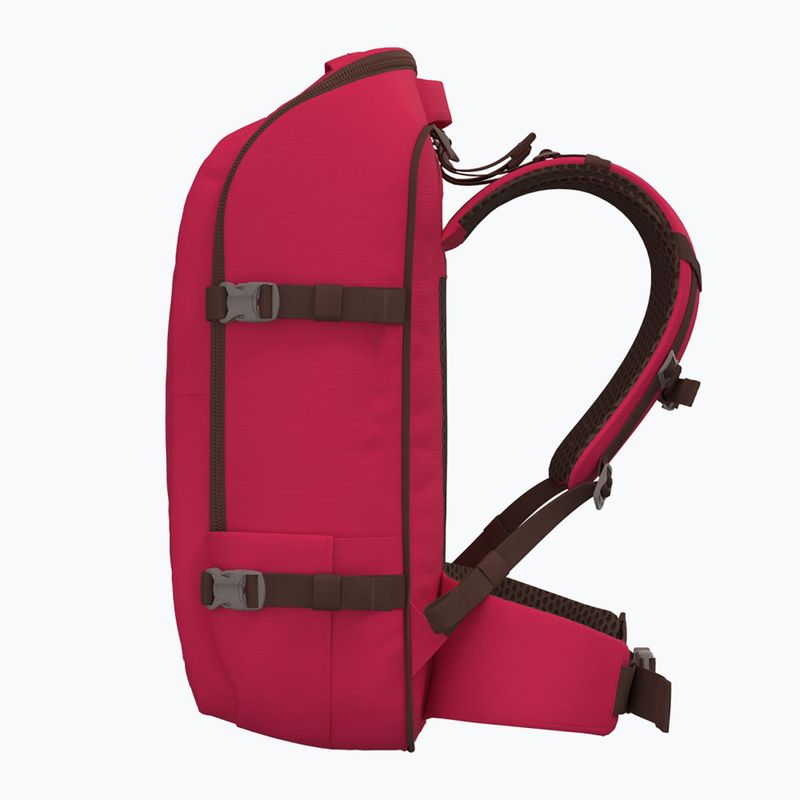 CabinZero Adventure 42 l miami magenta turistický batoh 6