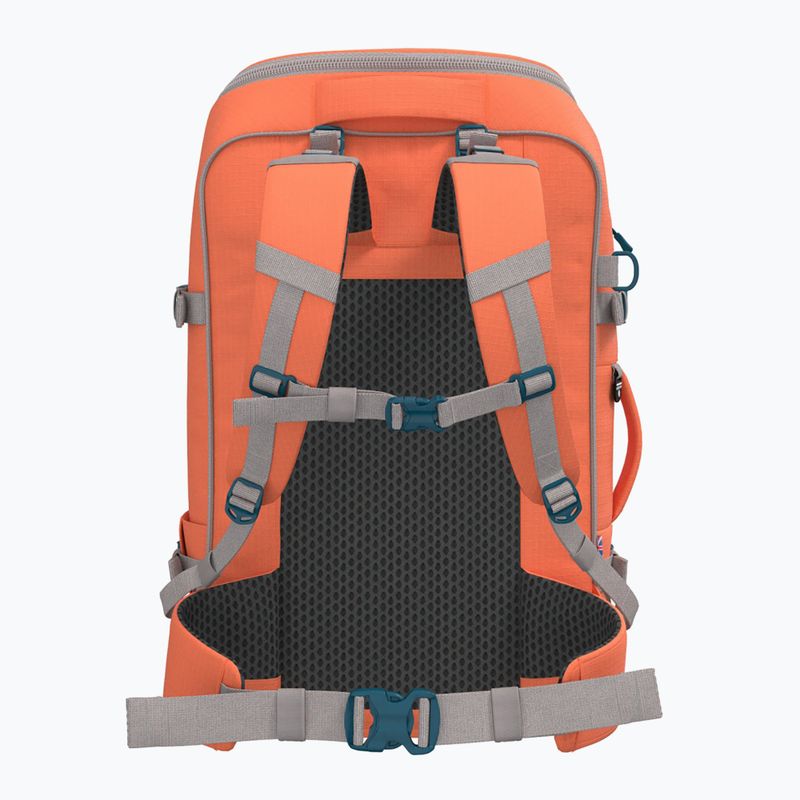 CabinZero Adventure 42 l moroccan sands turistický batoh 3
