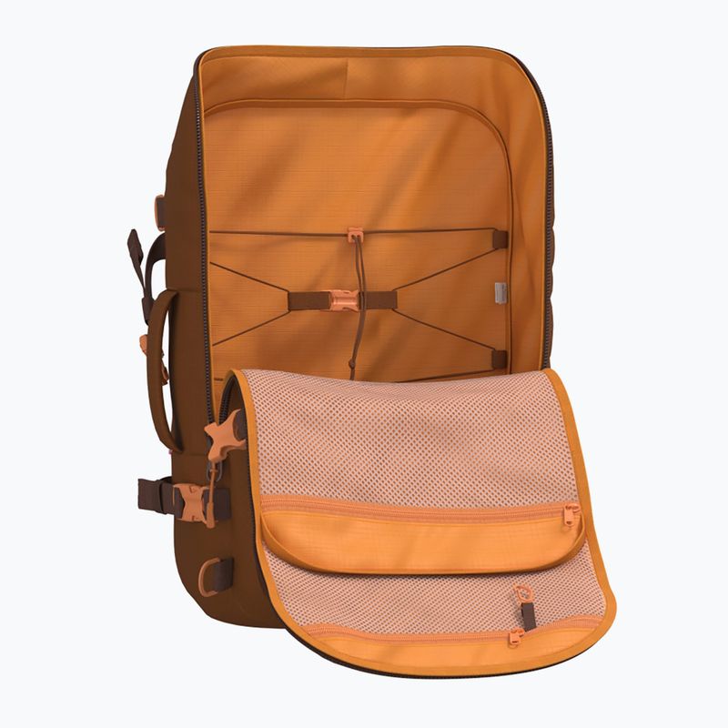 CabinZero Adventure Pro 32 l saigon coffee turistický batoh 8
