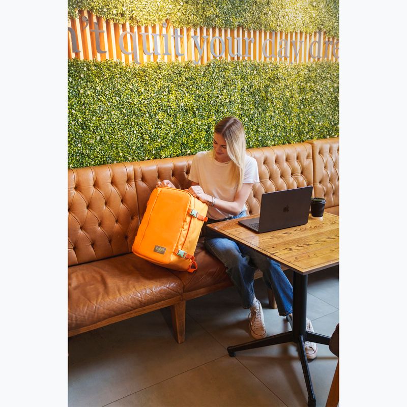 Turistický batoh CabinZero Classic 36 l honeycomb 17