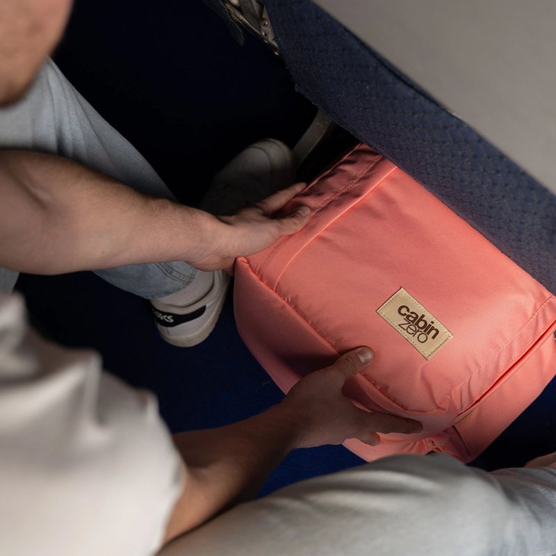 Turistický batoh CabinZero Classic Tech 28 and pink 18