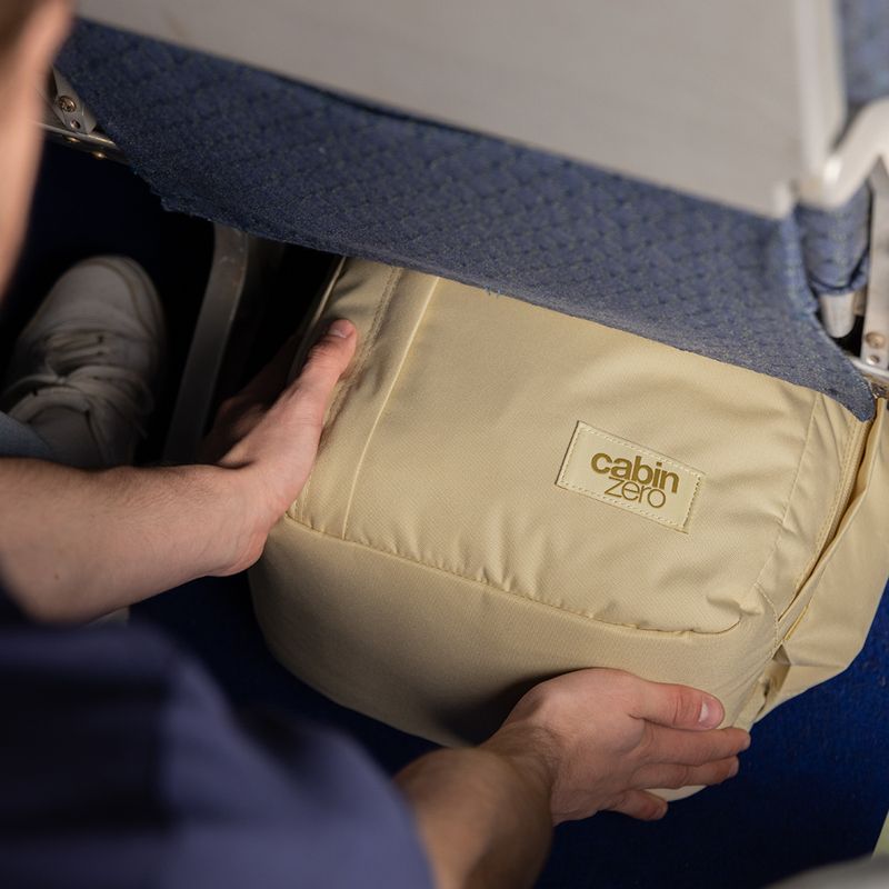 Turistický batoh CabinZero Classic Tech 28 l shell white 17