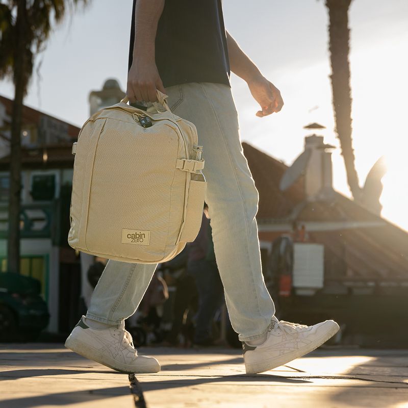 Turistický batoh CabinZero Classic Tech 28 l shell white 20