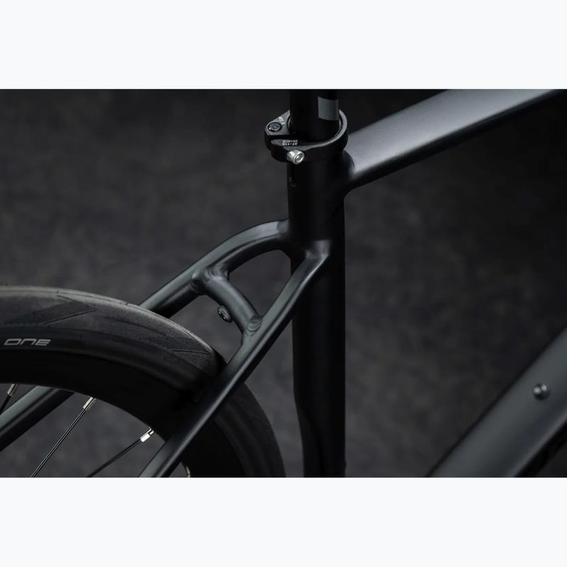 Cestný bicykel KROSS Alta 4.0 black/graphite/matte 17