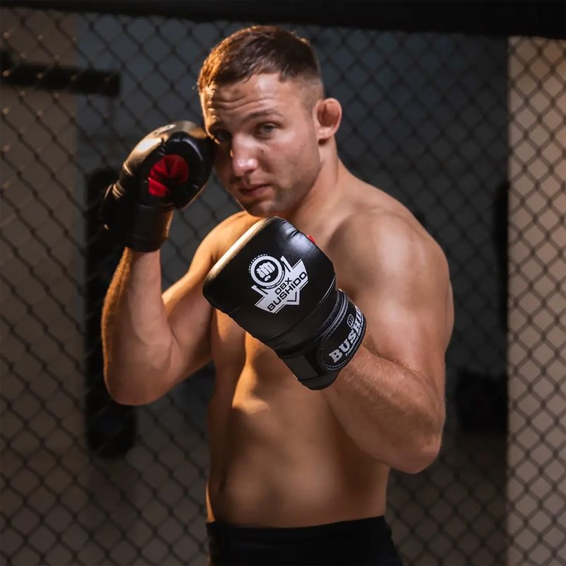 Prístroj Bushido boxerské rukavice tréningové vrece čierne Rp4 8