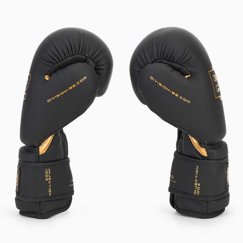 Boxerské rukavice DIVISION B-2 Pro Carbon black/gold 4