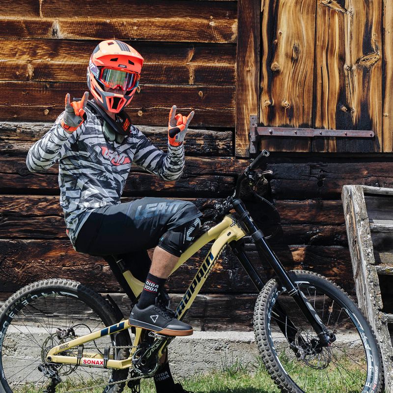 Cyklistická prilba Leatt MTB 4.0 Gravity V22 oranžová/čierna 1022070512 11