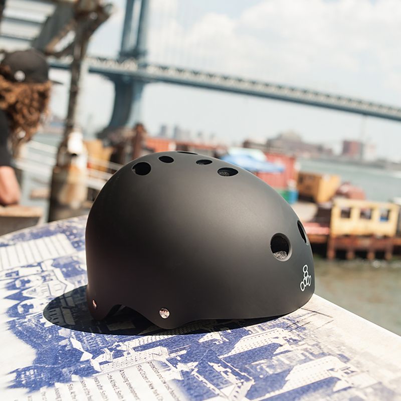 Prilba Triple Eight The Certified Sweatsaver black 4