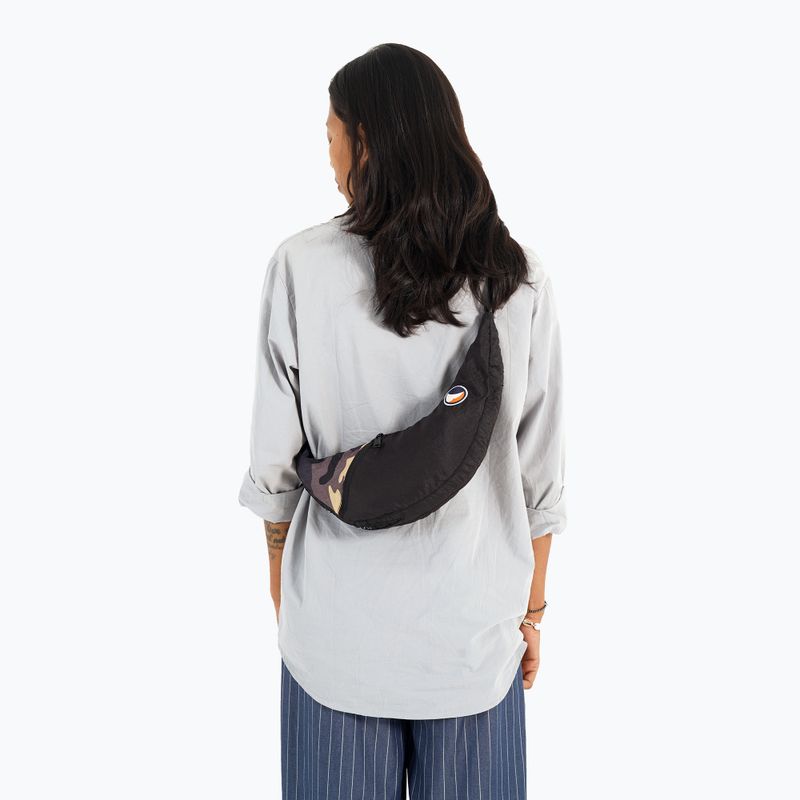 Taška cez rameno Ticket To The Moon Upcycled Sling black/camo 4