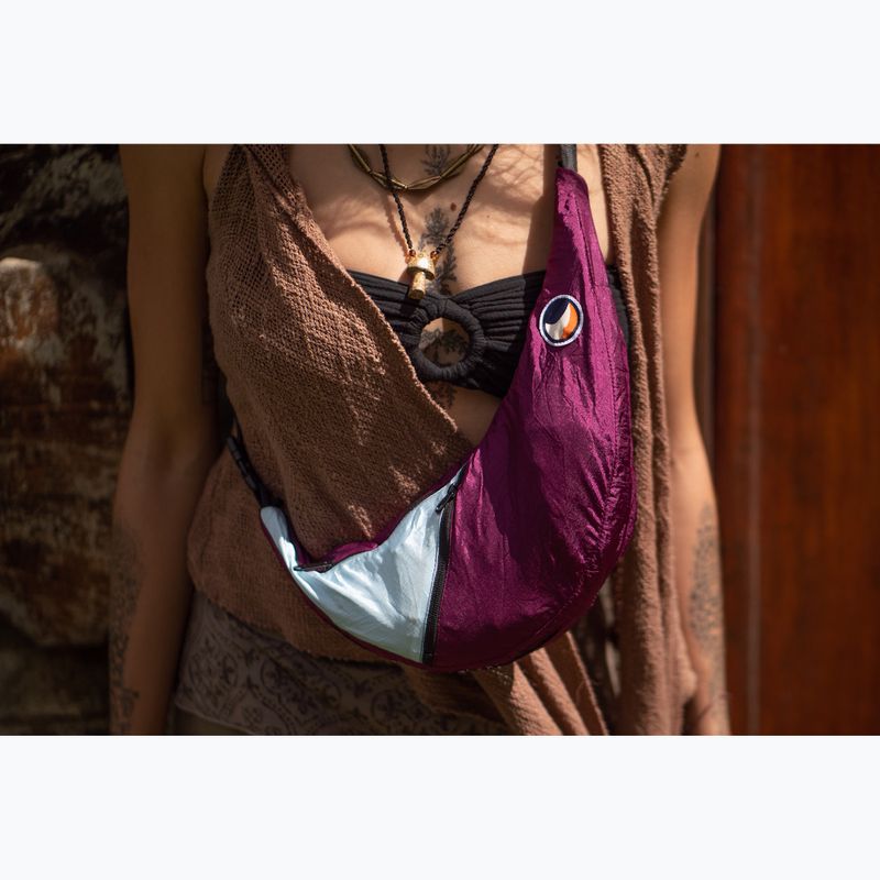 Taška cez rameno Ticket To The Moon Upcycled Sling bag plum/cloud 8